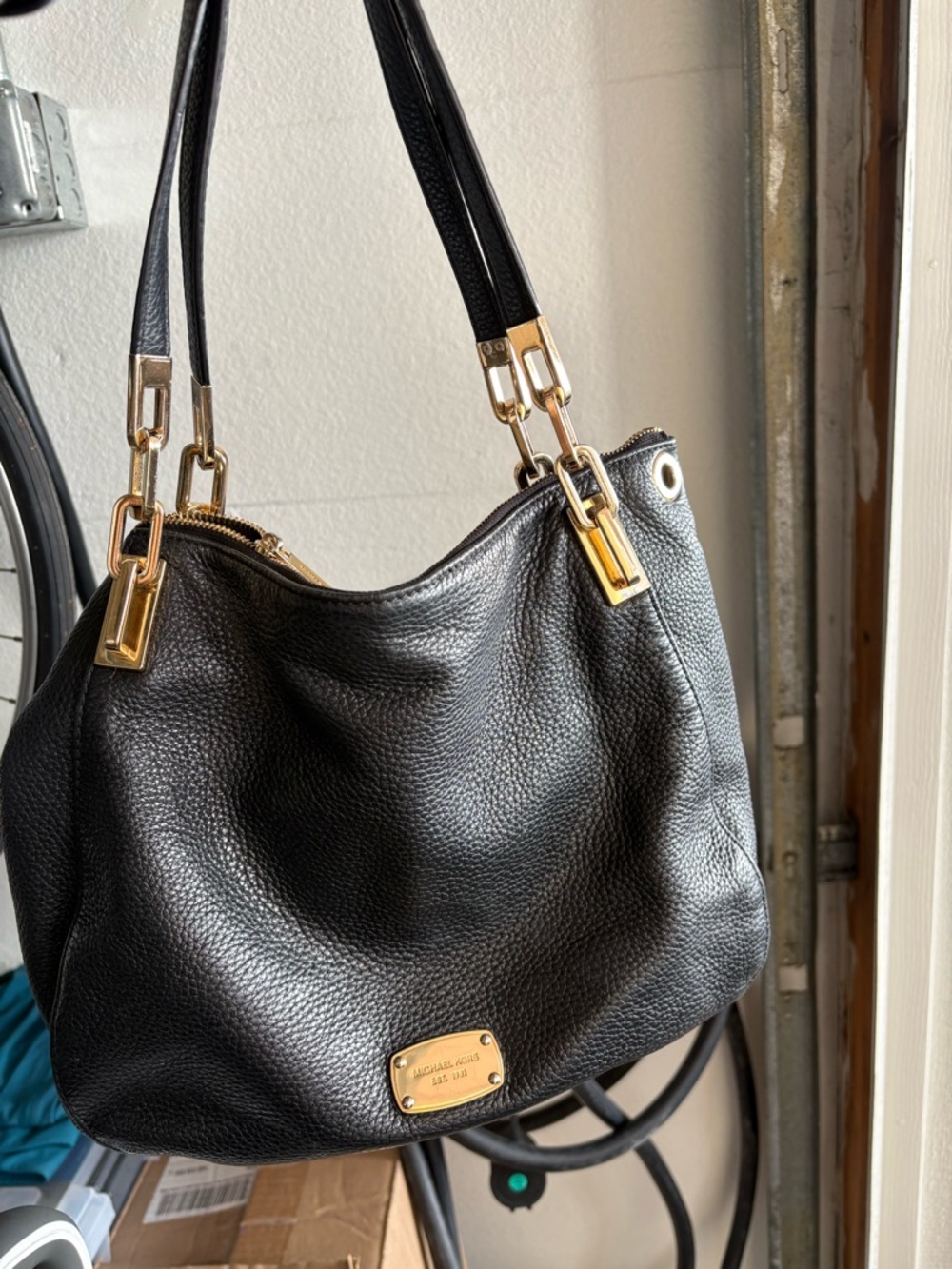 Michael Kors Black Pebbled Leather Shoulder Bag with Gold Hardware - Picture 7 of 8